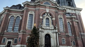 Hauptkirche St. Michaelis mit Tannenbaum 